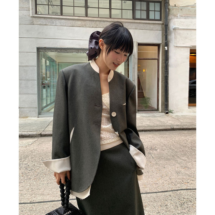 Dame elegant skåret blazer-sæt med fine detaljer og kontrasterende accenter Stilla