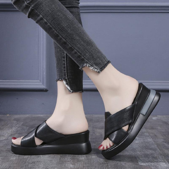 Dame Wedge-sandaler med elegant krydsrem-design og skridsikker sål Stilla