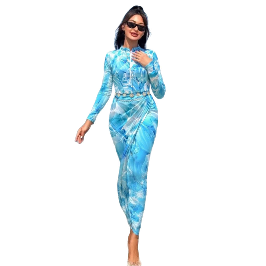 Dame elegant stranddragt med figursyet snit og blomstret design Skovae