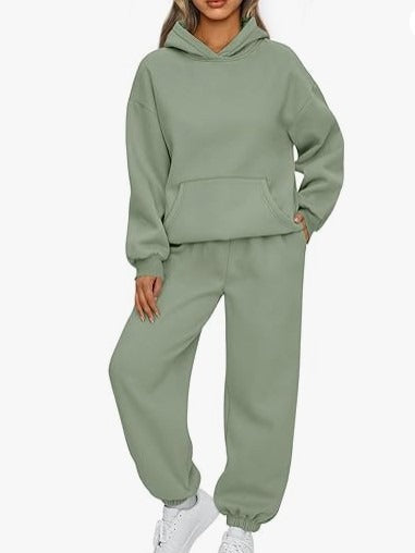 Kvinders afslappede hoodie jumpsuit lavet af kvalitets sweat materiale med praktiske lommer Skovae