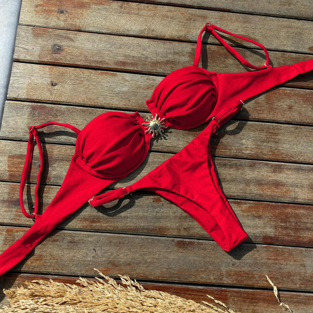 Dame bikini-sæt med elegant skål og unikt smykkedetalje Stilla