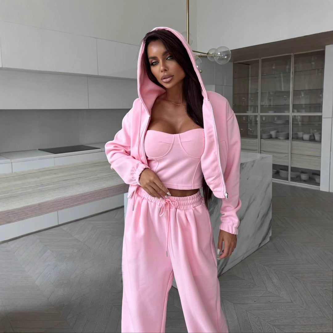 Kvinders sporty sæt med crop top og blød hoodie
