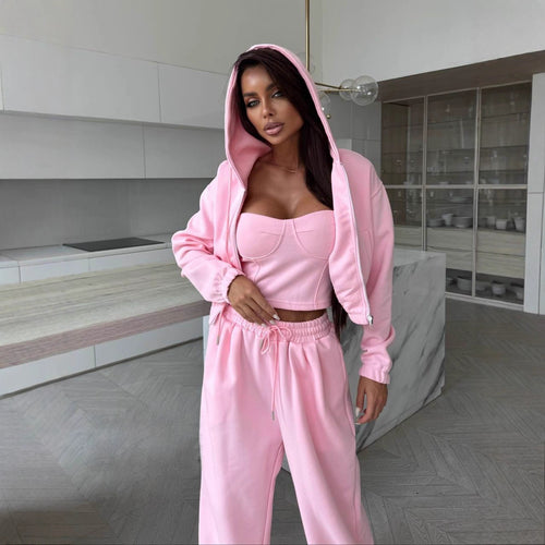 Kvinders sporty sæt med crop top og blød hoodie