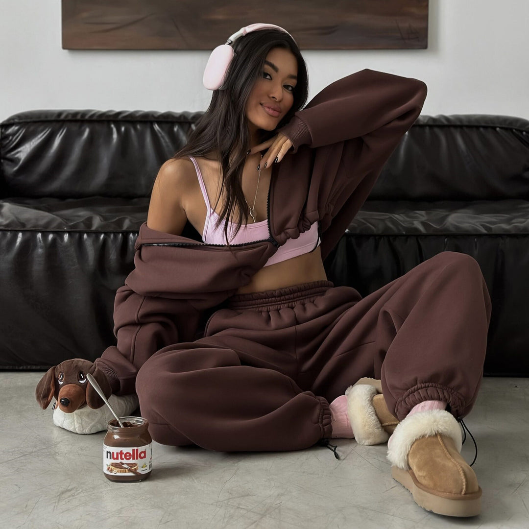 Women's sporty cropped hoodie and wide jogger pants set Skovae
