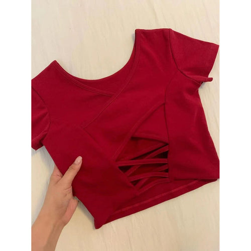Femme Stilfuld Cut-Out T-shirt med Krydsdesign Stilla