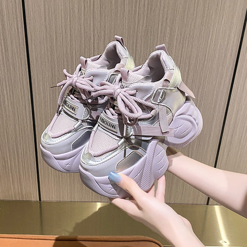 Dame Chunky Sneaker med futuristisk design og polstret sål Stilla