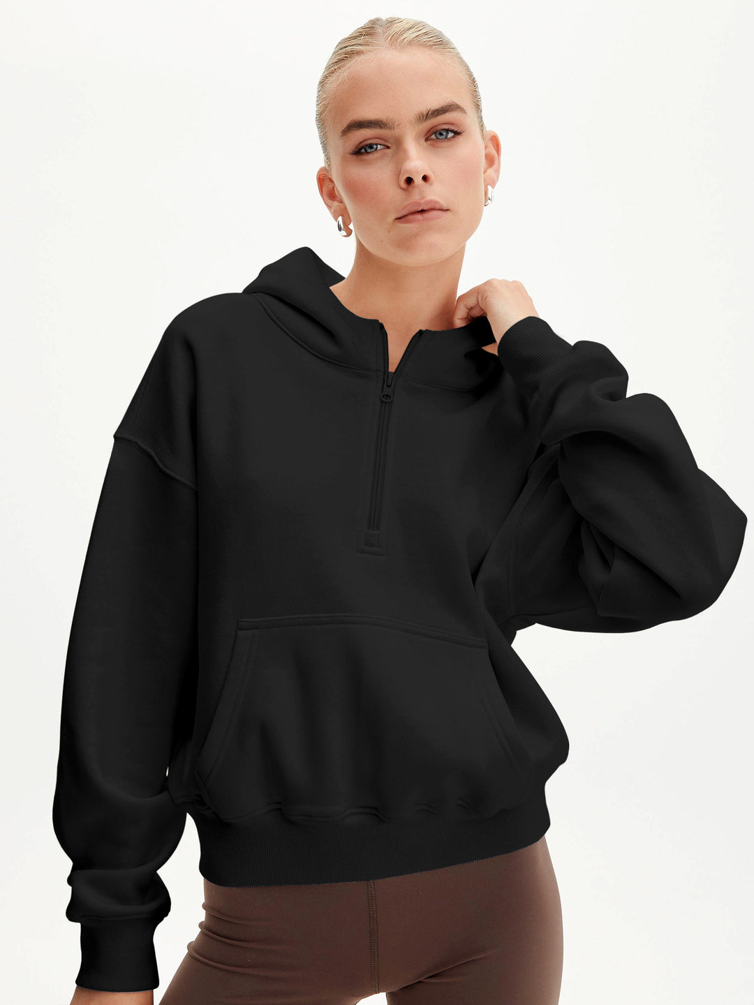 Dame hoodie med halv lynlås og oversized fit Stilla