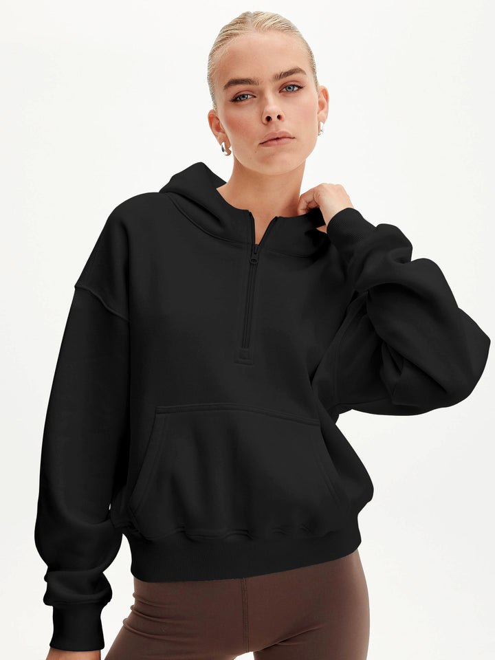 Dame hoodie med halv lynlås og oversized fit Stilla