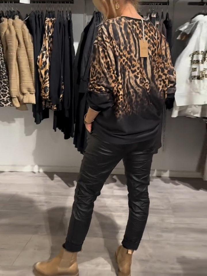 Dame top med moderigtige leopardmønster og dekorative ærmer Stilla