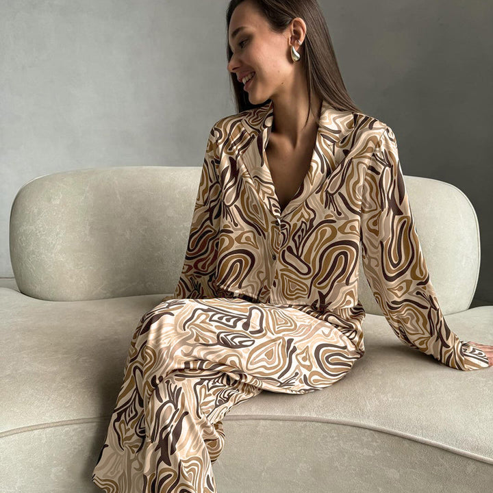 Dame Satin Pyjamas Sæt med moderne Grafiktryk og elegante Ruffle Detaljer Stilla
