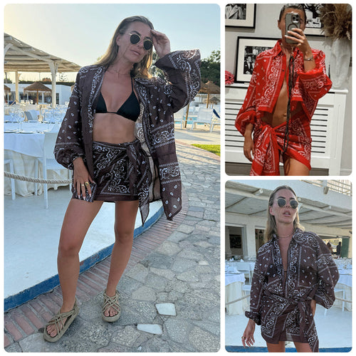 Kvindernes kimonojakke med elegant bandana-look og justerbart design