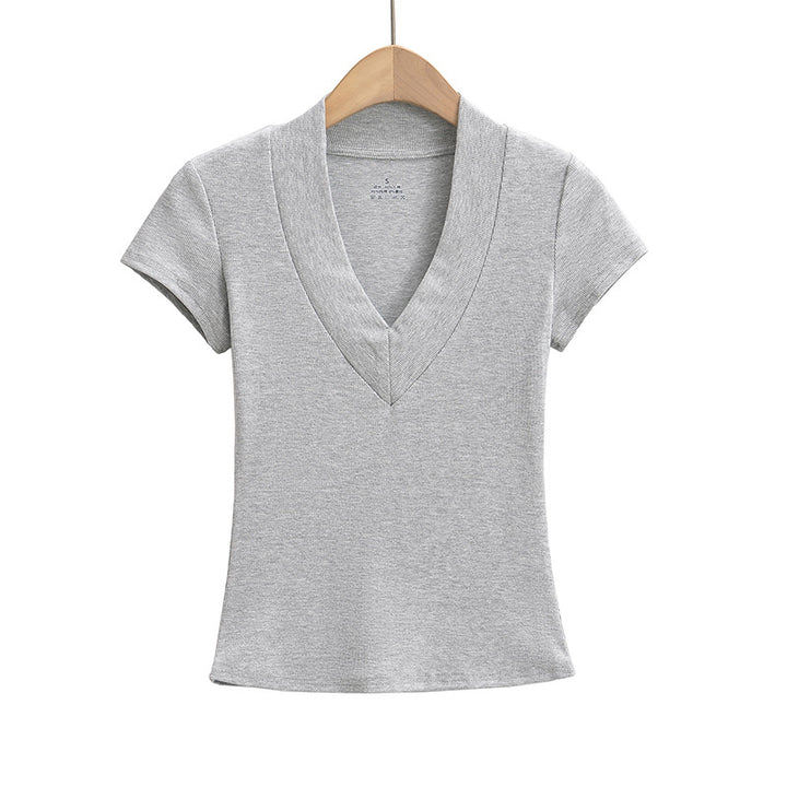 Dame T-shirt med dyb V-udskæring og moderne snit Stilla
