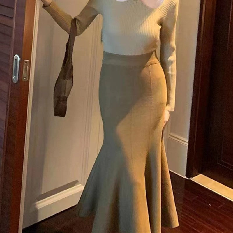 Kvinders elegante flared midi skirt lavet af fint strik Stilla