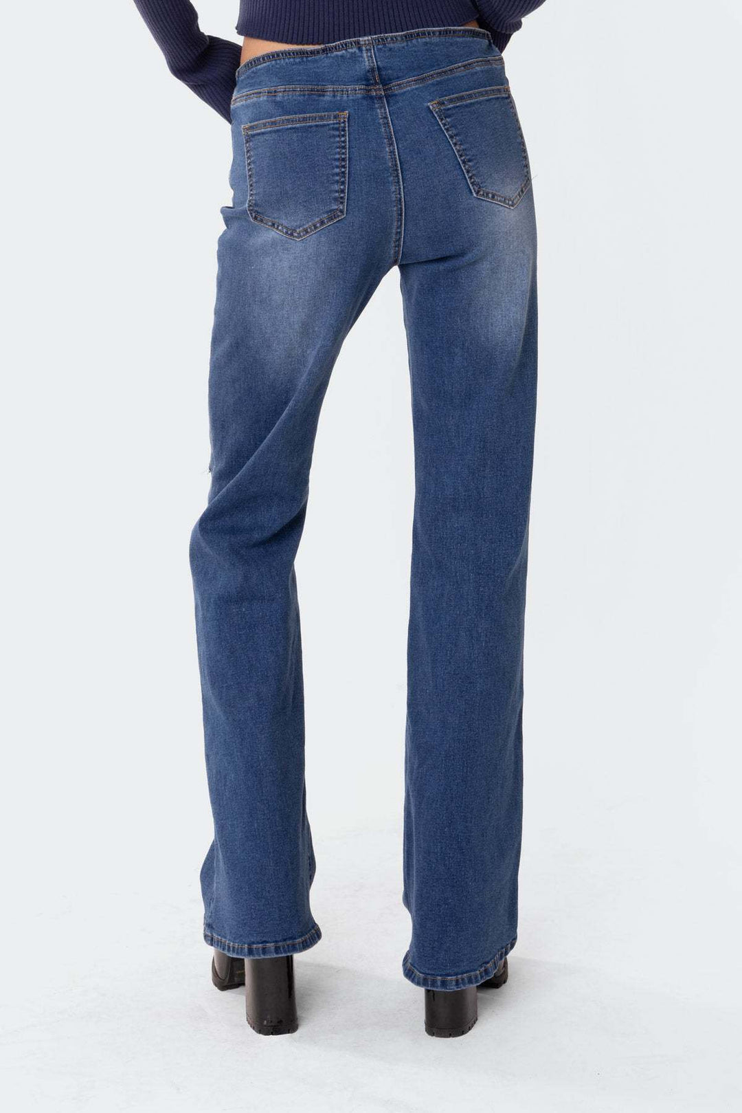 Dame vidde jeans med iøjnefaldende stjerneapplikationer Stilla