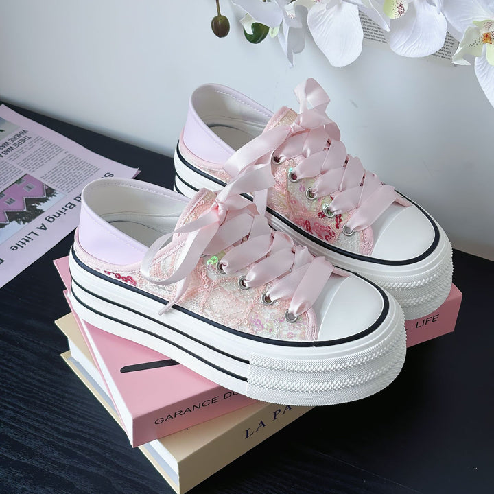 Dame Sneakers med florale accenter og dekorative satin snørebånd Stilla
