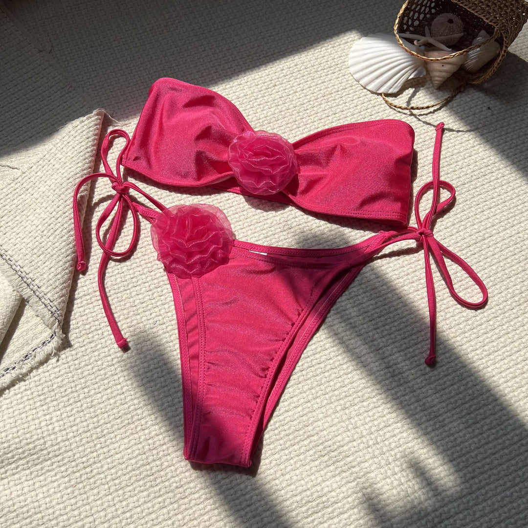 Dame bikini-sæt med legende blomsterapplikationer og justerbare bindebånd Stilla