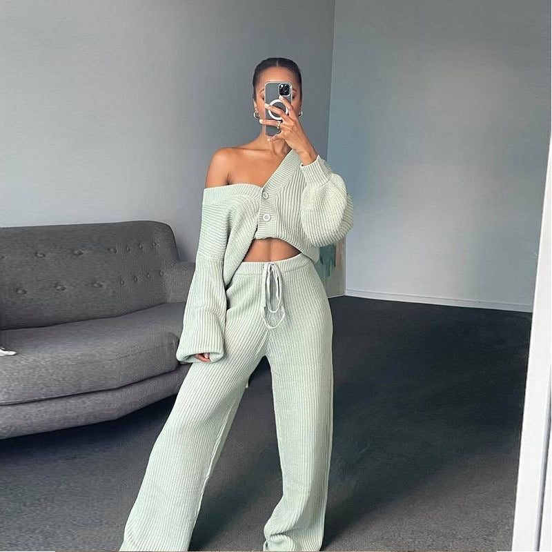Kvinders strikket lounge sæt med cropped top og brede bukser Skovae