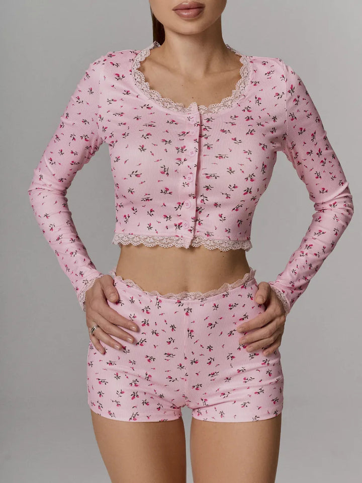 Dame nat tøj sæt med feminine blomster motiver og spids accenter Stilla