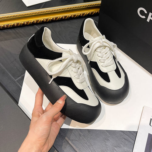 Dame Plateau Sneakers med moderigtigt overmateriale og ergonomisk sål Stilla