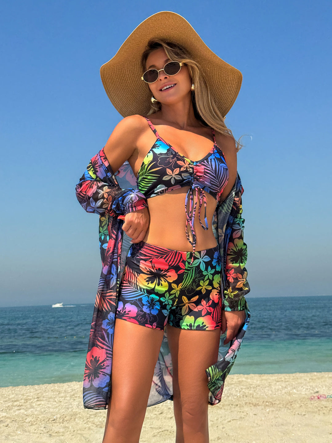 Dame bikiniset med blomsterdesign og afslappet kimono-jakke Stilla