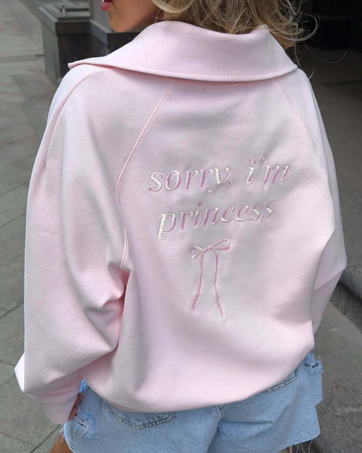 Dame fritids sweatshirt med broderet skrift Stilla