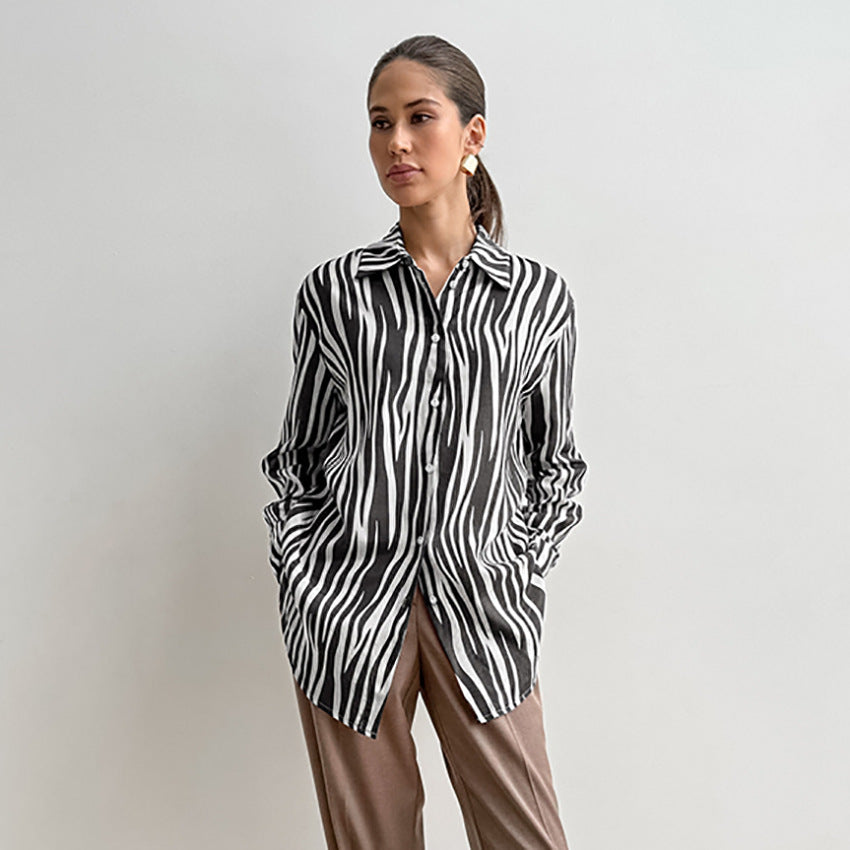 Dame Oversized Skjorte bluse i Zebra-mønster med elegant Krave og moderne accenter Stilla