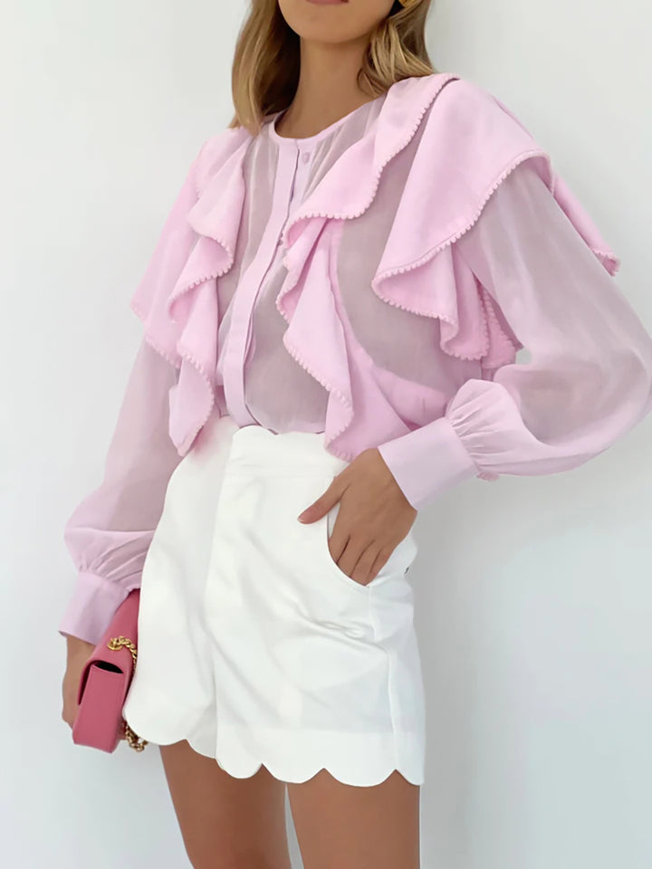 Damebluse med voluminøse flæser og elegant ståkrave Stilla