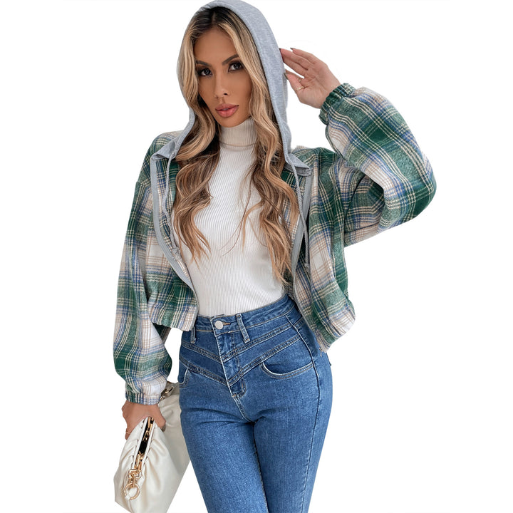 Kvindernes cropped flanneljakke med hætte og moderne ternet mønster Stilla