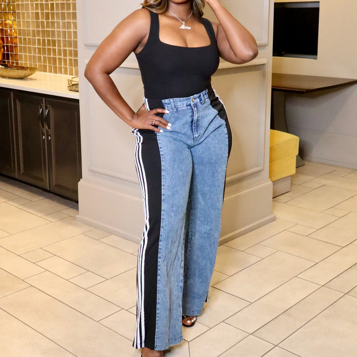 Dame High-Waist Jeans med sporty stribet design og bredt ben Stilla