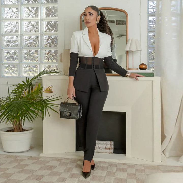 Dame elegant jumpsuit med gennemsigtige indsatser og figursyet silhouette Stilla