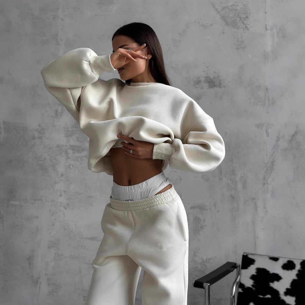 Kvinders afslappede sports loungewear sæt med cropped snit og bred ben Skovae