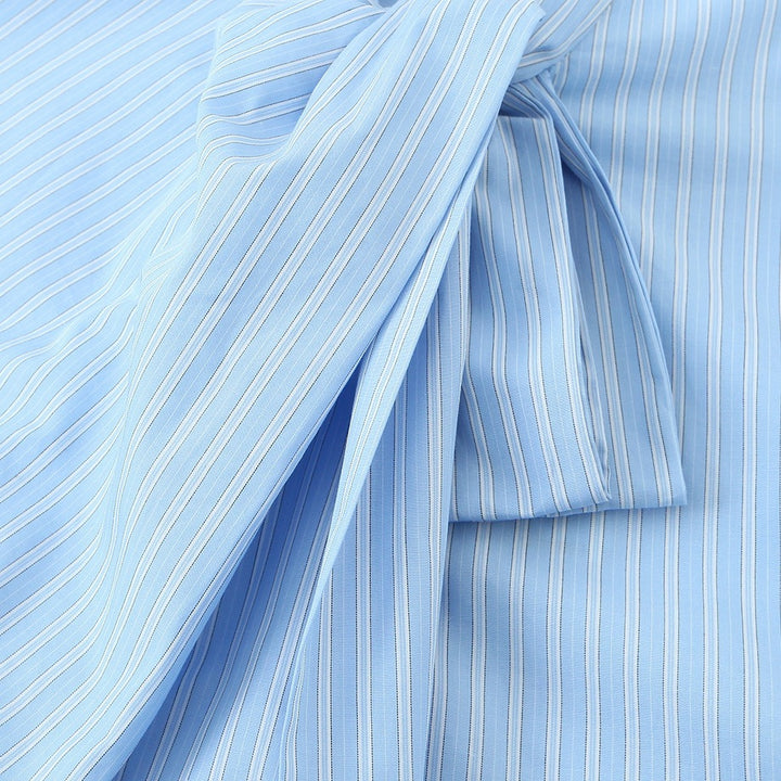 Dame skovblus skjorte med dekorerende sløjfe og elegant stribet look Skovae