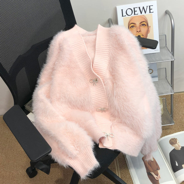 Kvinders fluffy cardigan med elegant knapdekoration Stilla