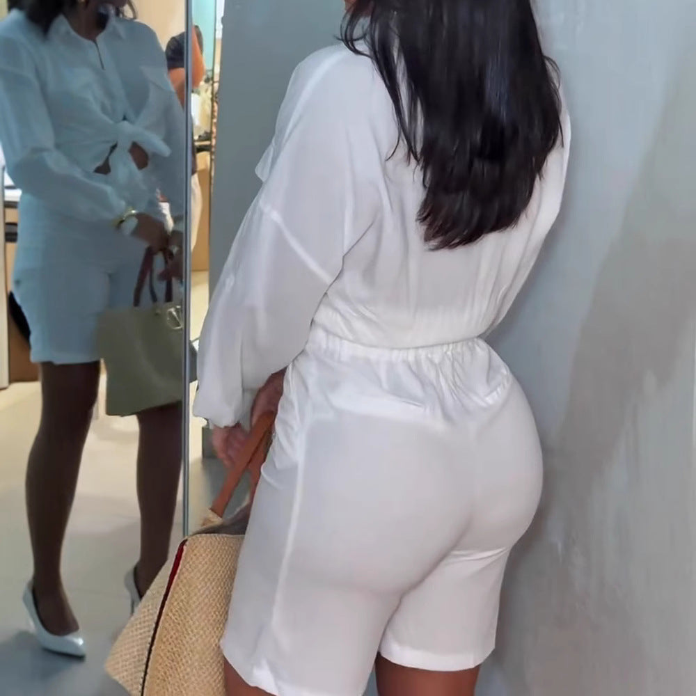 Dame Stilfuldt og tætsiddende sæt med kort bluse og shorts Skovae
