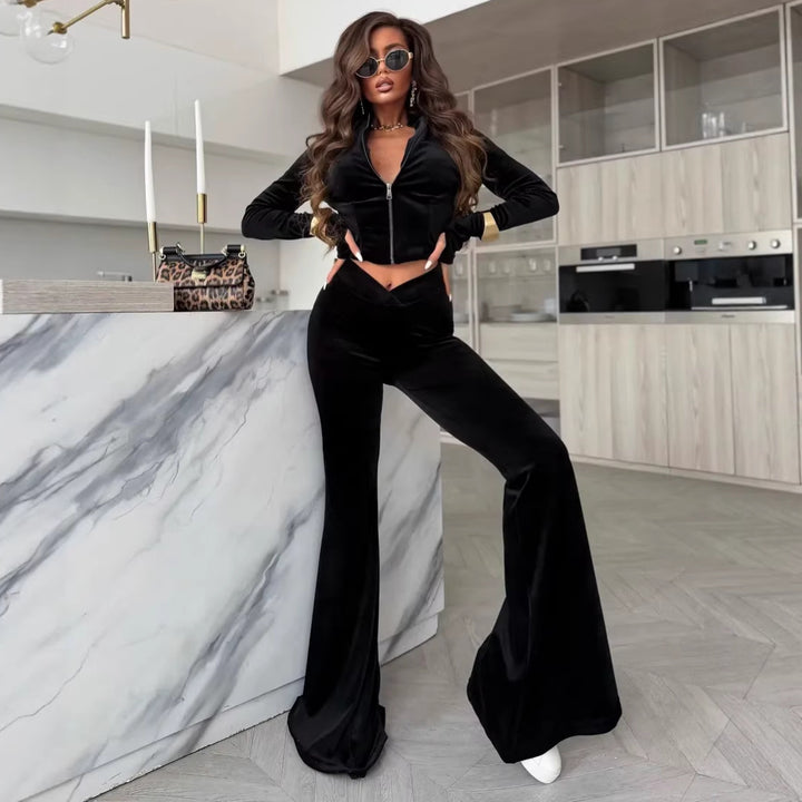 Dames elegant og tætsiddende lounge sæt med cropped jakke og brede bukseben Skovae