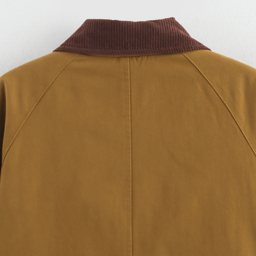 Kvindernes fashionable utility jakke med lappelommer og gulerodskrage Stilla