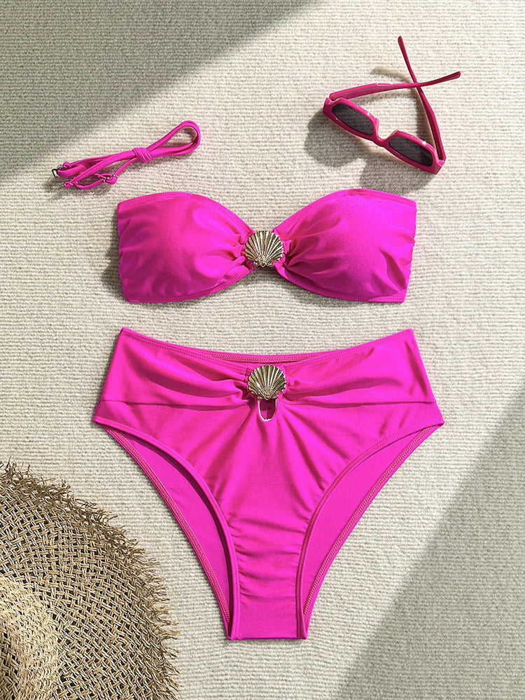 Dame Bandeau-bikini med elegant muslingdetalje og høj benudskæring Skovae