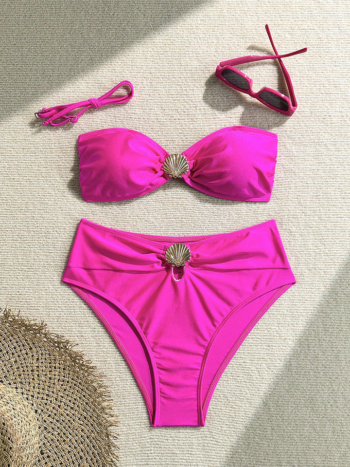 Dame Bandeau-bikini med elegant muslingdetalje og høj benudskæring Skovae