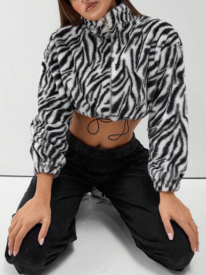 Kvinder cropped fleecejakke med moderne zebra design og elastiske manchetter Stilla