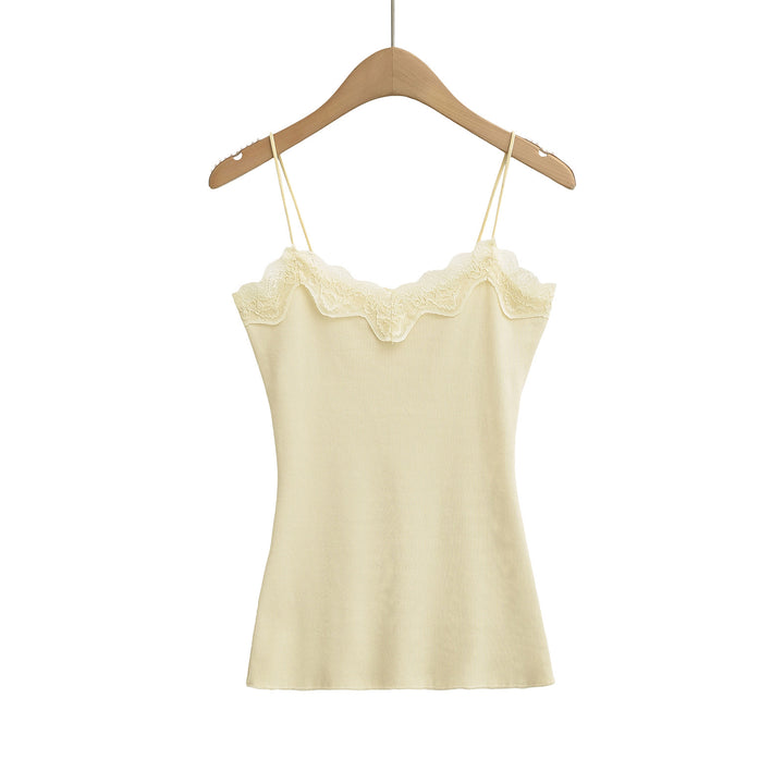 Dame spaghetti strop top med fine blonde accenter og figursyet snit Stilla
