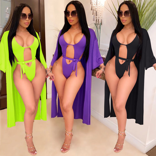 Dame badedragt med elegant kimono og raffinerede cut-outs Stilla