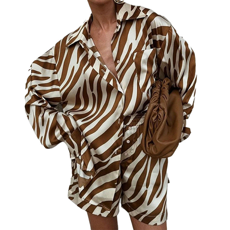 Kvinders oversized skjorte med zebrastriber og korte ærmer Stilla