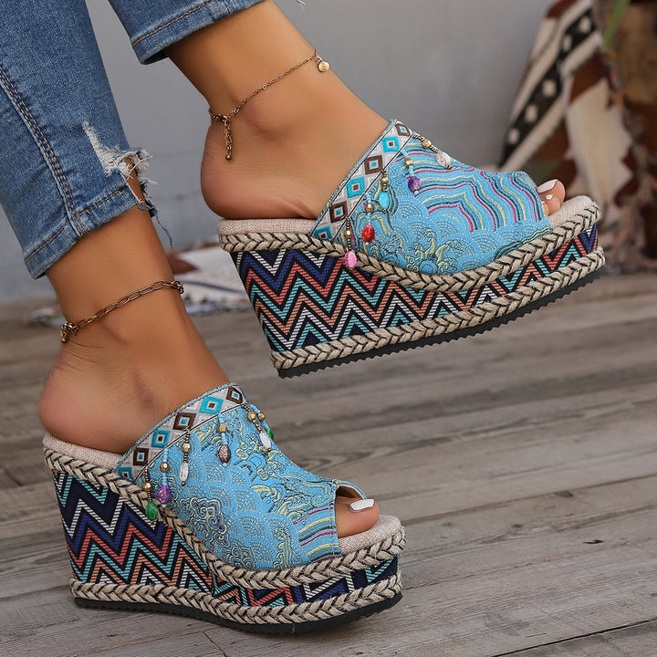 Dame Wedge-sandaler med farverigt etno-design og glitrende accenter Stilla