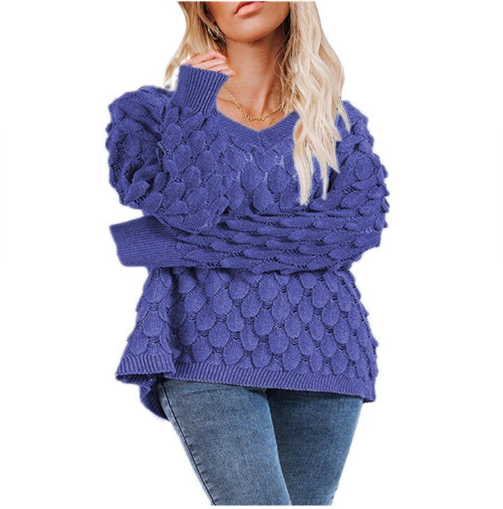 Kvinders chunky strikket sweater med skulpturel bølgemønster og V-hals Stilla
