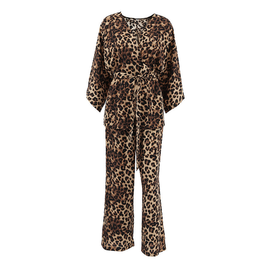 Dame satin kimono robe med moderne leopardmønster og brede ærmer Stilla