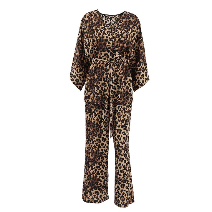 Dame satin kimono robe med moderne leopardmønster og brede ærmer Stilla