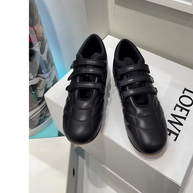 Dame Komfortable Sneakers med justerbart velcro og åndbar sål Stilla