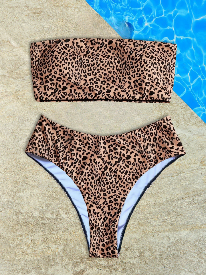 Dame Bandeau-bikini med moderigtigt leopardmønster og elegant snit Stilla