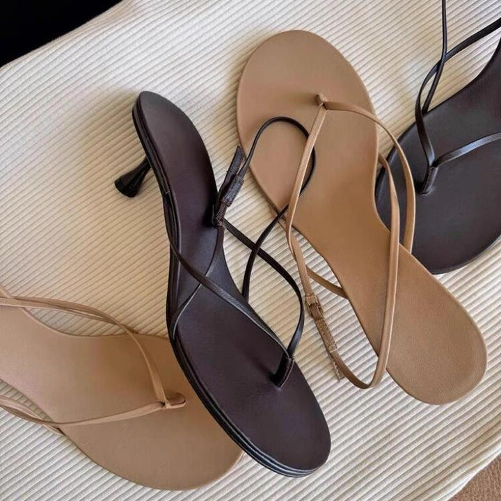 Femme Minimalist Sandaler med justerbare remme Stilla