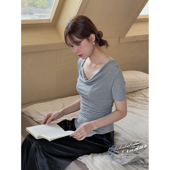 Dame elegant indpakningsoberstykke med asymmetrisk nederdel og fine folder Stilla